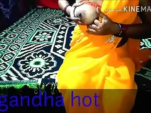 Eine reife indische Tante zeigt ihre Fähigkeiten in einer heißen und verlockenden Fellatio-Session.