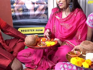 Después de las celebraciones de Diwali, una joven hermana y su hermano se involucran en un apasionado sexo hardcore indio.