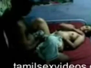Saksikan seorang wanita Tamil yang seksi menikmati sesi pagar yang luar biasa, menghandle batang tebal dengan presisi ahli. Bersiaplah untuk klimaks yang meledak-ledak