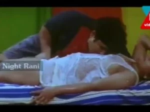 Ein ungewöhnlicher indischer Film zeigt eine junge Frau, die es sich nicht leisten kann, nach Hause zurückzukehren, und stimmt zu, in einem pornografischen Video aufzutreten, um ihr Ticket zu bezahlen.
