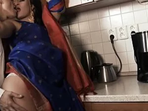 Gadis kampung India menjadi liar dalam video HD.
