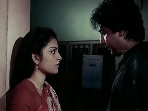 Tamilischer B-Film mit einer heißen Szene mit einer verzweifelten Frau und einem hilfsbereiten Mann.